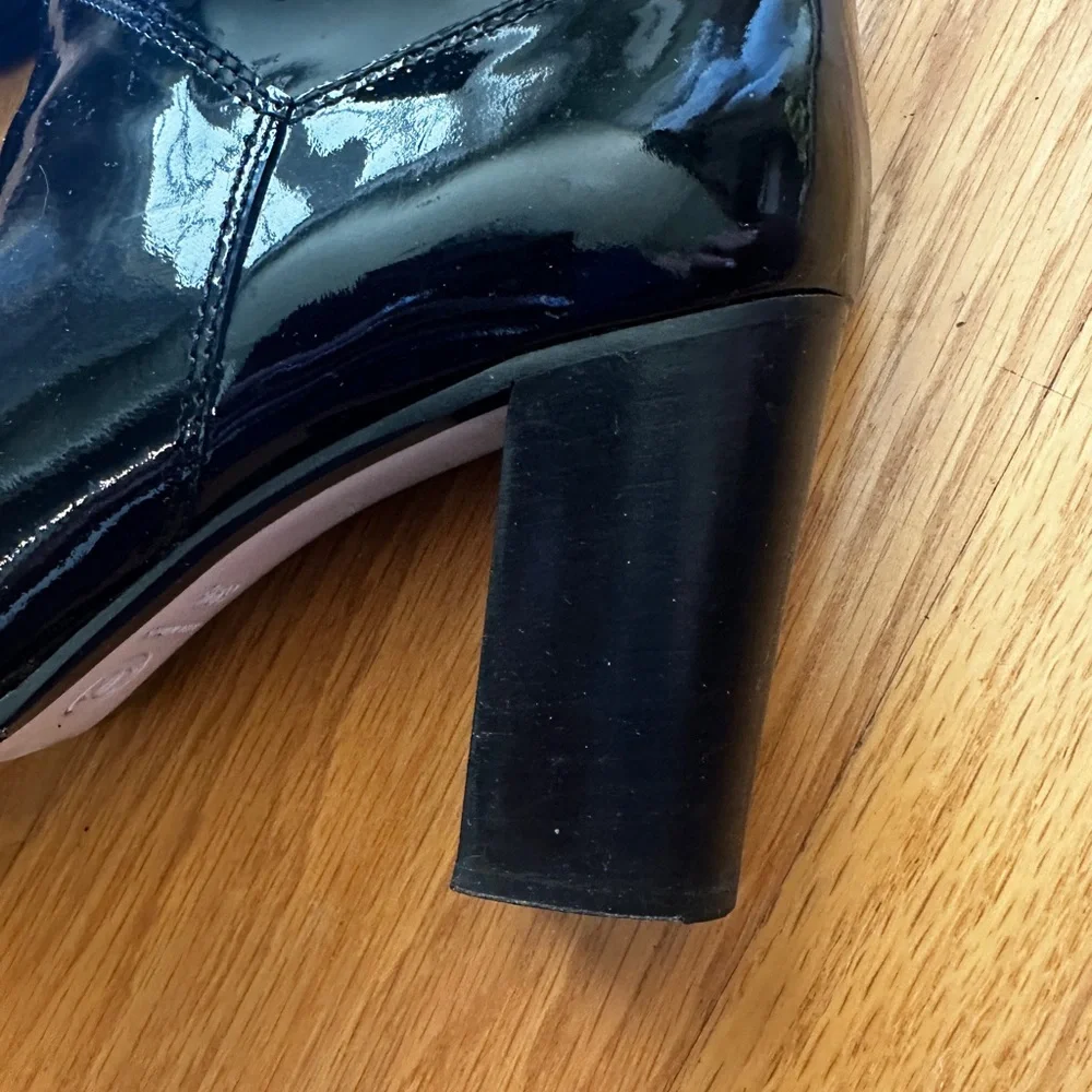 CHANEL patent ankle boots size 39.5/8.5 - Picture 4 of 10